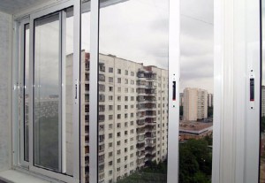 osteklenie-balkona-alyuminievym-profilem