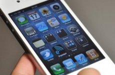 С 27 апреля Apple  начинает продавать белый iPhone 4