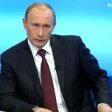 Путин: хоккей смотрели на коленях