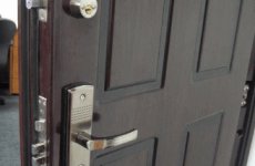 Железные двери – рациональные решения при строительстве коттеджа