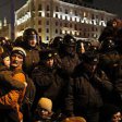 Российские СМИ считают, что действия полицейских при разгоне оппозиционеров были излишне жесткими
