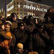Российские СМИ считают, что действия полицейских при разгоне оппозиционеров были излишне жесткими