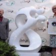 В Новосибирске открылся памятник тосту «Горько!»