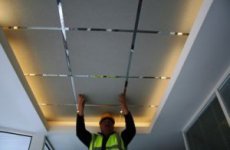 Как установить подвесные потолки Армстронг