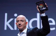 Компания Amazon сообщает, что ее планшетник Kindle Fire стал хитом продаж