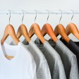 Великолепные пластиковые плечики — идеальное решение для организации гардероба