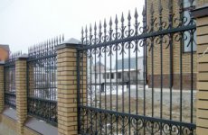 Почему выгодно производство кованых заборов