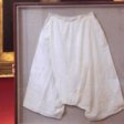 На аукционе панталоны королевы Виктории купили за 15 тыс. долларов