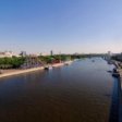 Летом на Москве-реке появится баржа с бассейном